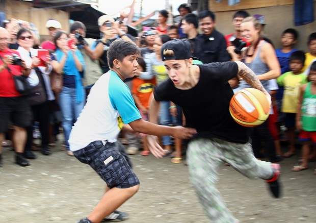 Justin Bieber nas Filipinas (Foto: STR/AFP)