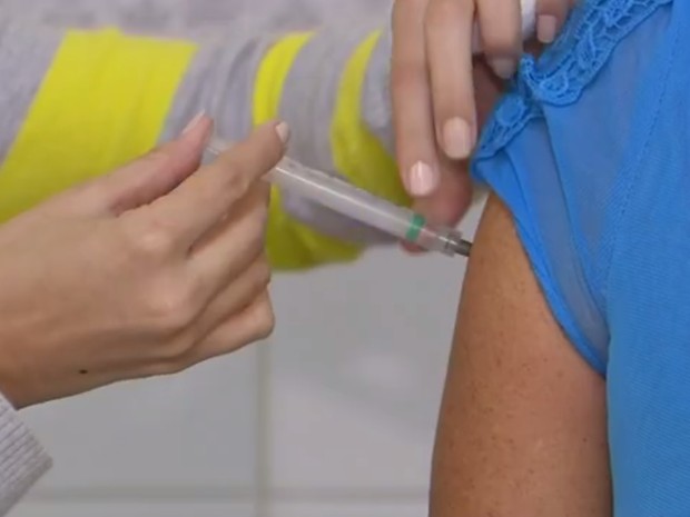 Ministério da Saúde autorizou os estados a anteciparem a vacinação (Foto: Reprodução/TV TEM)
