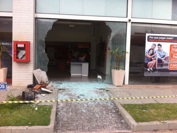 Cliente quebrou loja da Nextel após ter cancelamento do plano negado (Foto: Enviado pelo Whatsapp)