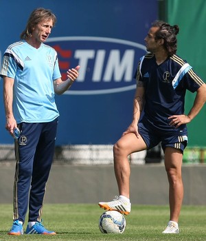 Brunoro admite sondagens por Valdivia e diz que Pratto é difícil