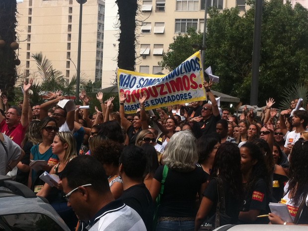 Professores em greve fazem protesto na Zona Sul do Rio nesta quarta-feira (14) (Foto: Mariucha Machado/G1)