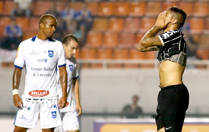 Guerrero lamento jogo Corinthians e Rio Claro (Foto: Rafael Neddermeyer / Agência Estado) Guerrero lamento jogo Corinthians e Rio Claro (Foto: Rafael Neddermeyer / Agência Estado)
