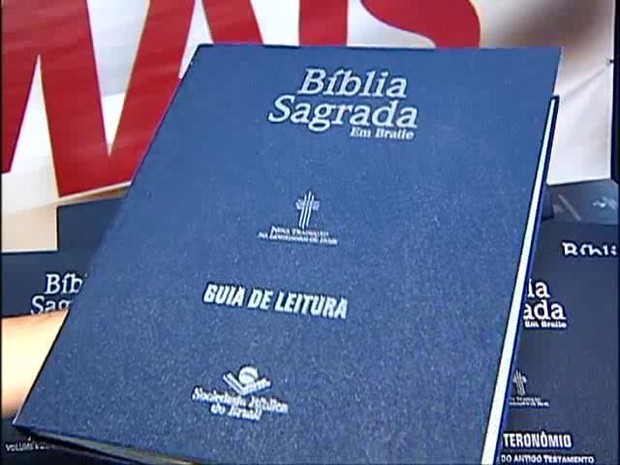 Município agora conta com Bíblia em braile (Foto: Reprodução/TV Integração)