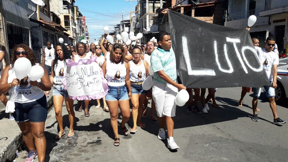Amigos e familiares de Luana Hungria fizeram um protesto, no domingo, para pedir justiça no caso (Foto: Juliana Cavalcante/TV Bahia)