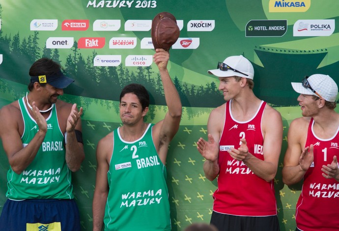 álvaro filho, ricardo, vôlei de praia (Foto: Divulgação / FIVB)