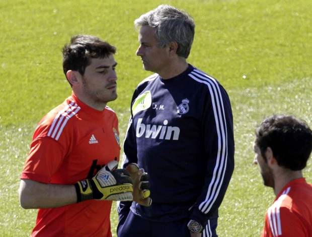 José Mourinho e casillas real madrid treino (Foto: Agência EFE)