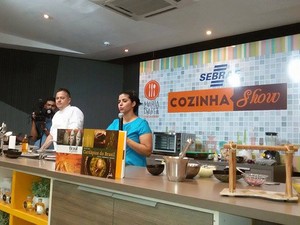 Ana Luísa Trajano e Flávio Vieira durante oficina gastronômica (Foto: Graça Batista/Sebrae)