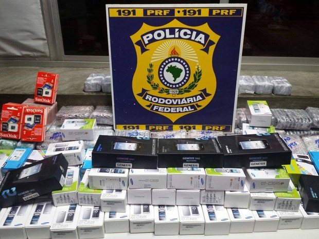 Carga apreendida na BR-381 em Oliveira (Foto: Policia Rodoviária Federal/Divulgação) Carga apreendida na BR-381 em Oliveira (Foto: Policia Rodoviária Federal/Divulgação)