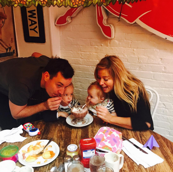 O apresentador Jimmy Fallon e sua família (Foto: Instagram)