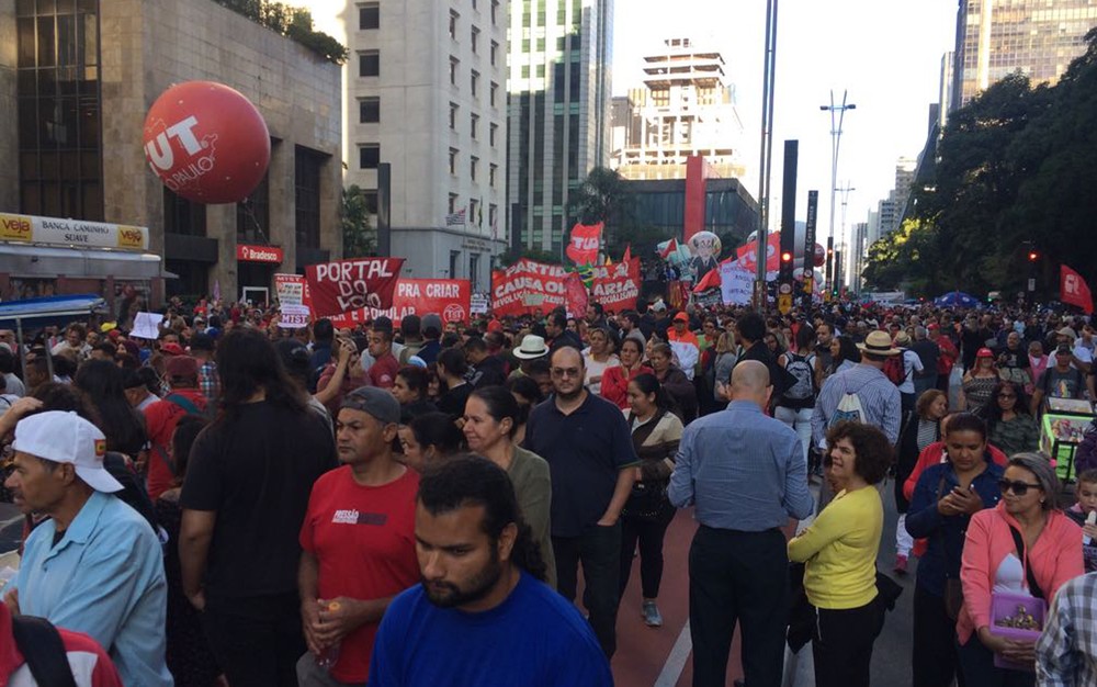 Movimentos sociais e sindicais protestam contra a reforma na previdência e trabalhista na tarde desta sexta (31) (Foto: Paulo Toledo Piza/G1)