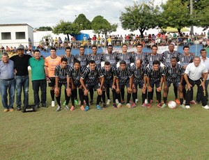 A equipe Corithians venceu a Taça Padre Ezequiel Ramim de Futebol Rural de Cacoal em 2014 (Foto: Amec/Divulgação)