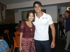 Pérola Faria vai com o namorado a teatro no Rio