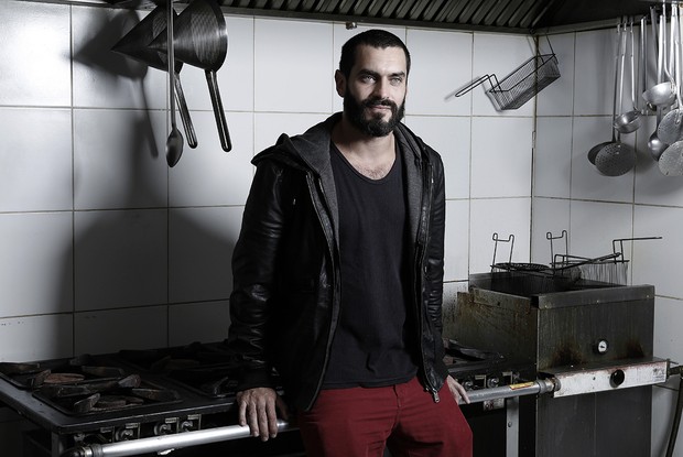 Nikolas Antunes, o cozinheiro Fininho de "O rebu" (Foto: Marcos Serra Lima / EGO)