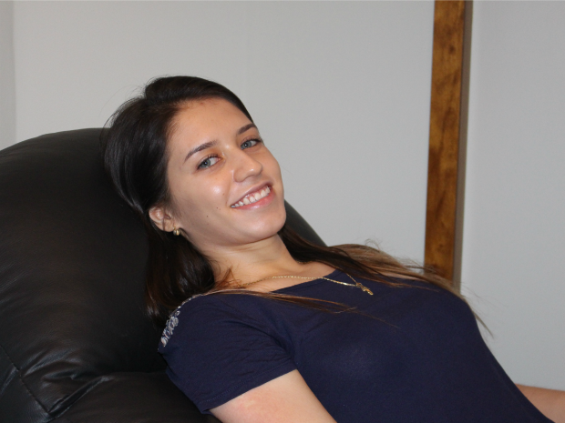 Elisane diz que hipnoterapia foi um bom reforço nos estudos e que a ajudará a fazer o Enem mais tranquila (Foto: Ricardo Campos Jr. / G1 MS) Elisane diz que hipnoterapia foi um bom reforço nos estudos e que a ajudará a fazer o Enem mais tranquila (Foto: Ricardo Campos Jr. / G1 MS)