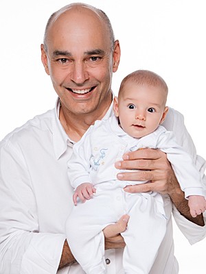 Empresário João Bosco com o filho João, hoje com 3 meses (Foto: Arquivo pessoal)
