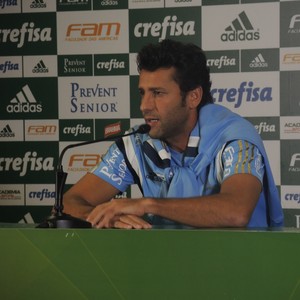 Valentim faz mistério sobre o time e pretende usar Alecsandro no domingo