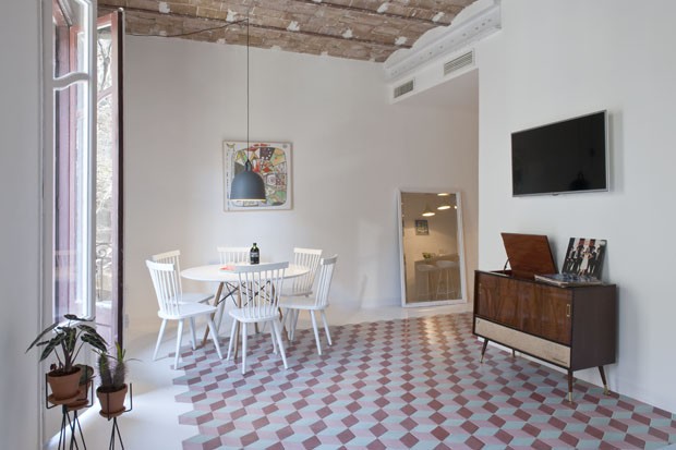 Apartamento colorido em Barcelona (Foto: Roberto Ruiz / divulgação)