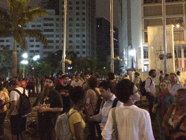 Ato em frente à Faculdade de Direito da USP, no Centro (Foto: Lívia Machado/G1) Ato em frente à Faculdade de Direito da USP, no Centro (Foto: Lívia Machado/G1)