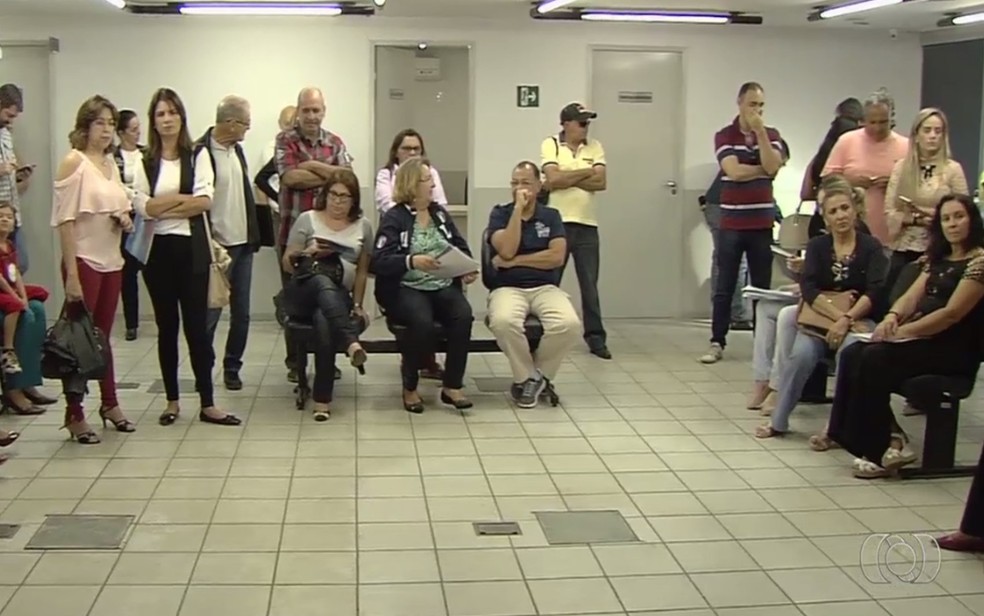 Clientes pagaram por viagens, mas não conseguiram embarcar (Foto: Reprodução/ TV Anhanguera)