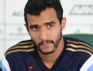 Palmeiras não descarta renovar com Henrique somente em janeiro