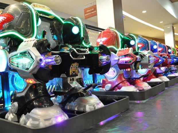 Batalha de robôs reúne pessoas de todas as idades em shopping de Goiânia (Foto: Divulgação/ Buriti Shopping) Batalha de robôs reúne pessoas de todas as idades em shopping de Goiânia (Foto: Divulgação/ Buriti Shopping)