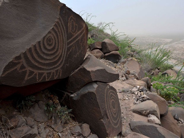 Rochas com inscrição de cerca de 6 mil anos atrás foram encontradas no México (Foto: INAH/Reuters )