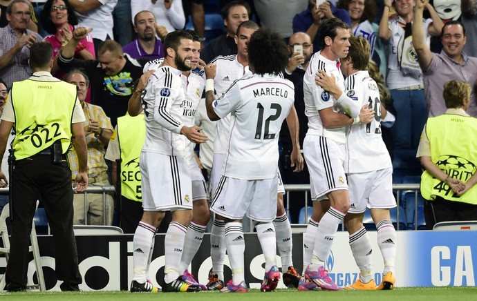 Real Madrid x Basel - merengues comemoram gol (Foto: AFP)