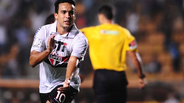 Jadson comemora gol do São Paulo sobre o Arsenal de Sarandi (Foto: Marcos Ribolli)