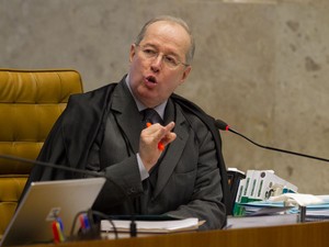 18/9 - Celso de Mello dá voto decisivo sobre novo julgamento do mensalão. Ministro vai desempatar discussão no STF sobre validade dos embargos infringentes. (Foto: Ed Ferreira/Estadão Conteúdo)