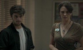 Jonatas se oferece para ficar com Wesley no hospital