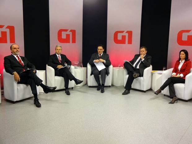 O Jornalista Cláudio Brito foi o medidador do debate entre os candidatos de Gravataí (Foto: Gabriel Cardoso/G1)