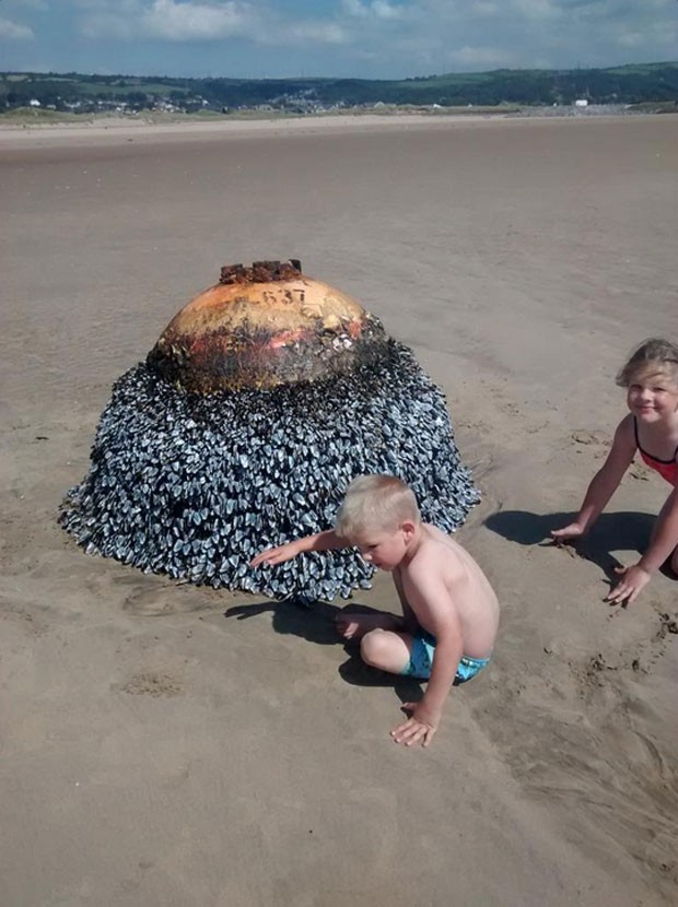 1children-bomb-beach.jpg
