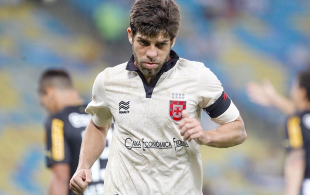 Juninho Pernambucano jogo Vasco e Botafogo (Foto: Márcio Alves / Ag. O Globo)