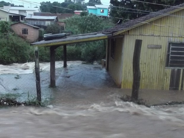 G1 - Temporal Deixa Casas Alagadas No Município De Soledade, RS ...