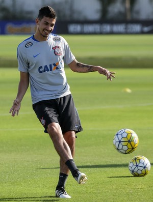 Após semana cheia, Pedro Henrique prevê zaga mais segura no Corinthians