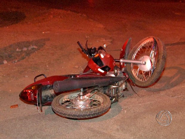Motociclista de 22 anos morreu após acidente em Várzea Grande. (Foto: Reprodução/TVCA) Motociclista de 22 anos morreu após acidente em Várzea Grande. (Foto: Reprodução/TVCA)