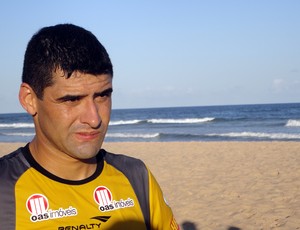 William em treino do Vitória na praia (Foto: Raphael Carneiro/Globoesporte.com)