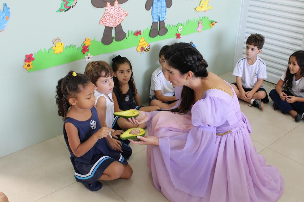'Rapunzel e seu abacate' conquista crianças em duas escolas de Passos (MG) (Foto: Arquivo Pessoal/Lílian Figueiredo Geraldo Custódio)