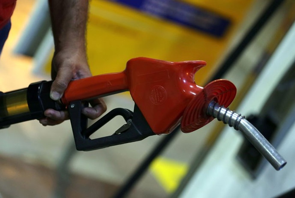 Preço da gasolina teve a terceira queda semanal seguida (Foto: REUTERS/Paulo Whitaker)