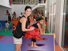 Samara Felippo e outras famosas levam filhos a festa de escola musical