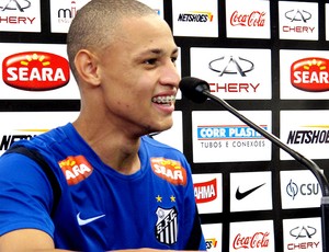 Neílton entrevista Santos (Foto: Lincoln Chaves)