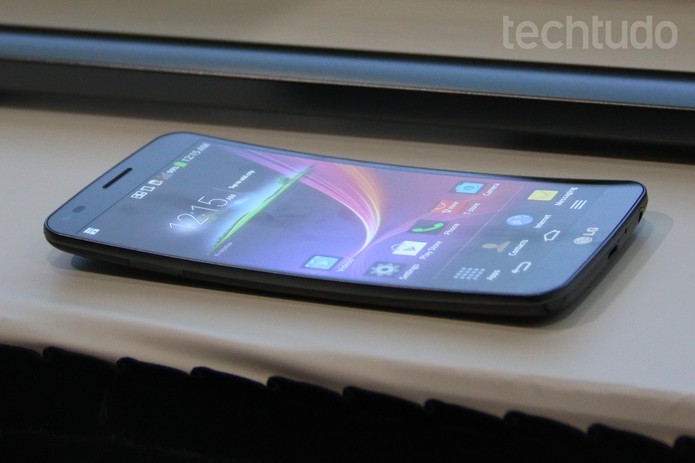 LG G Flex, o smartphone com tela curvada e flexível (Foto: Fabricio Vitorino/TechTudo)