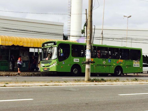 Ônibus voltaram a circular nesta quinta-feira (2) (Foto: Zeca Soares / G1)