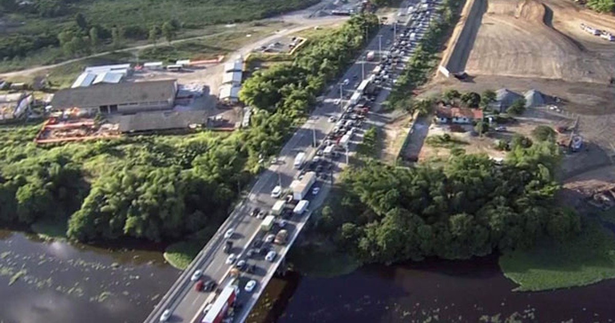 G1 Motoristas Enfrentam Engarrafamento Devido A Protesto Na BR 101