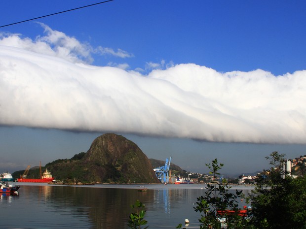 Nuvem gigante nas proximidades do Moxuara, em Cariacica (Foto: Ricardo Medeiros/Jornal A Gazeta)