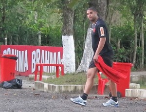 Adriano deixa treino físico (Foto: Richard Souza / Globoesporte.com)