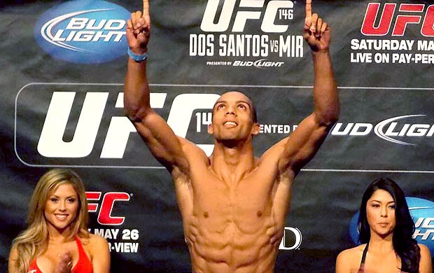 Edson Barboza pesagem UFC 146 (Foto: Adriano Caldas / Globoesporte.com)