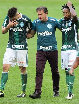 Após lesão grave, Moisés agradece a Cuca e diz que tenta retribuir o técnico