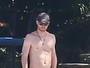 Príncipe Harry exibe corpo depilado após pedido da amada, segundo site 