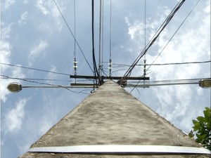 Poste de Energia elétrica em Palmas, Tocantins (Foto: Reprodução/TV Anhanguera)